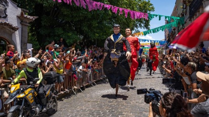 Corrida dos Bonecos Gigantes de Olinda tem até hexacampeão no peso pesado