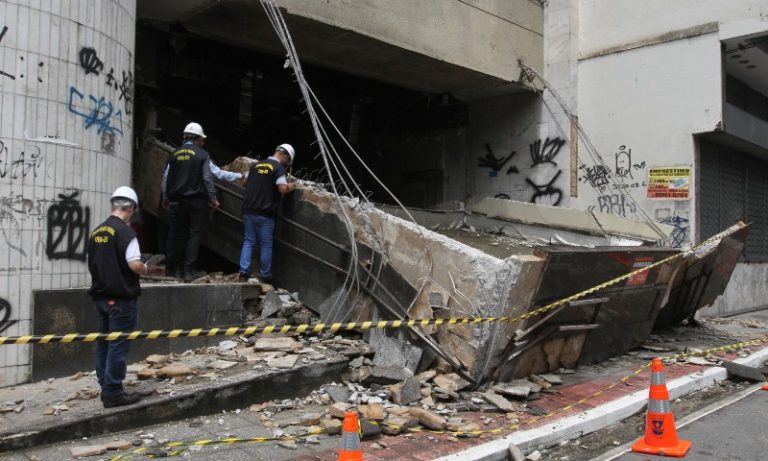 Corrosão, umidade e peso como causas da queda de marquise no centro de Vitória