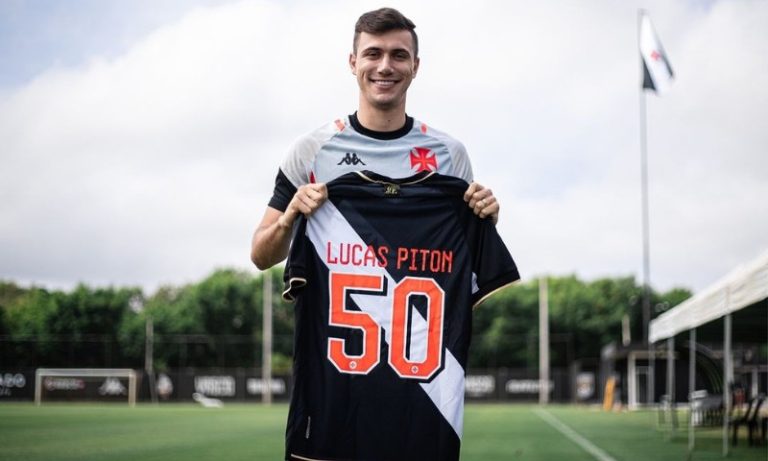 Da ponta para lateral, Piton contou com corintiano para brilhar no Vasco