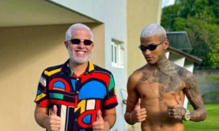 Deputado Pedro Campos aparece com visual ‘nevado’ no Carnaval do Recife. E o irmão?