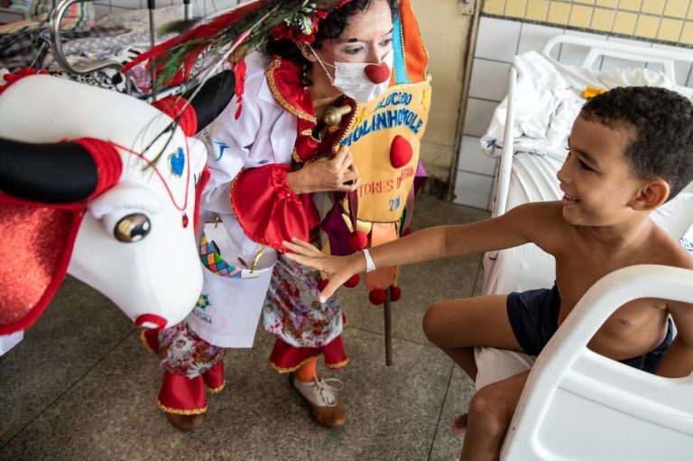 Doutores da Alegria levam frevo, ciranda e mangubeat aos hospitais