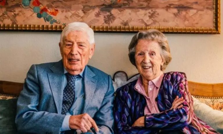 Ex primeiro-ministro holandês e mulher morrem “de mãos dadas” por eutanásia