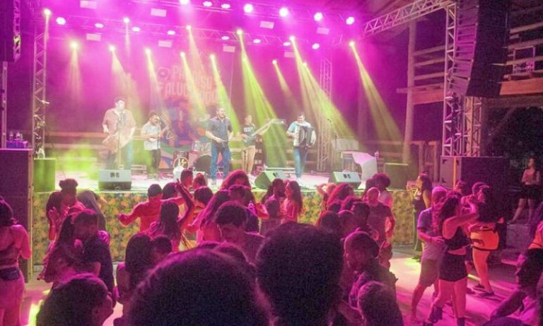 Feriadão com festival de forró em Itaúnas