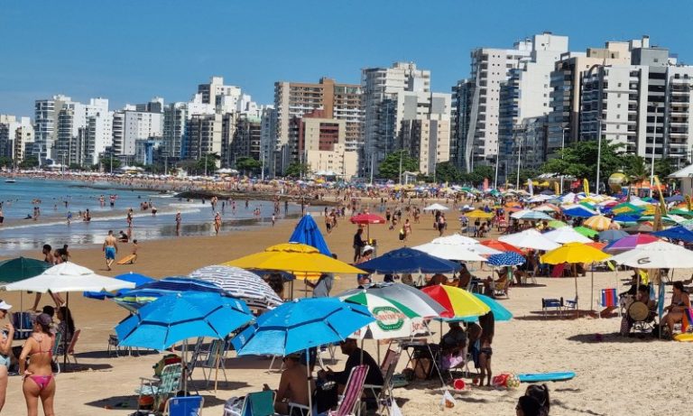 Fevereiro vai ser chuvoso e terá calor acima da média