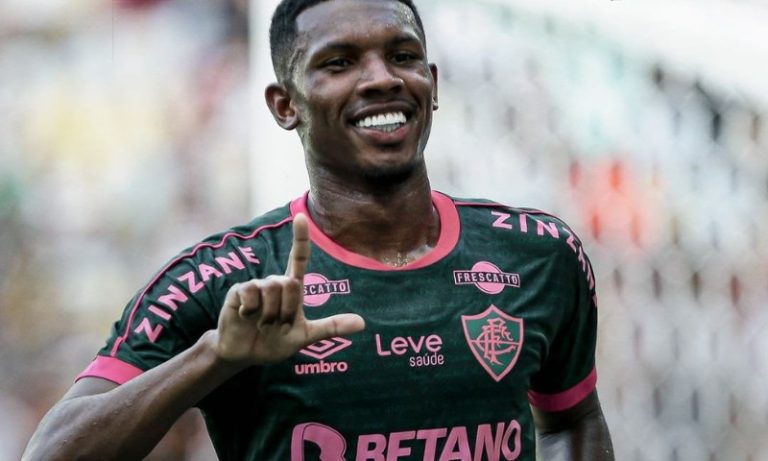 Fluminense derrota Madureira e reassume a liderança do Carioca