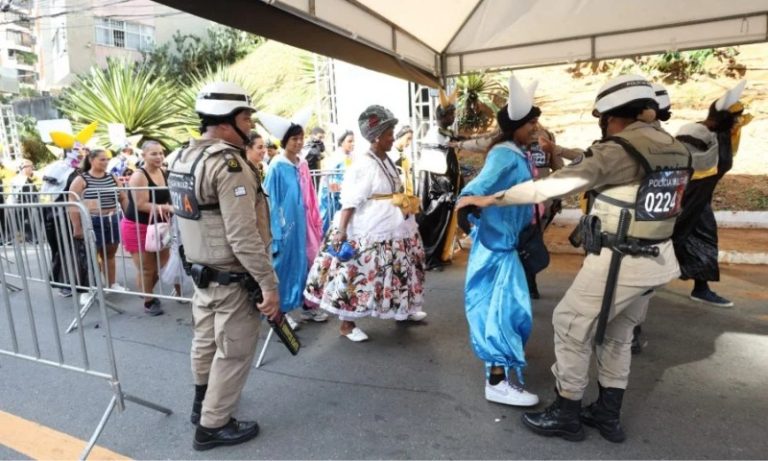 Governador da Bahia proíbe pistola de água no Carnaval