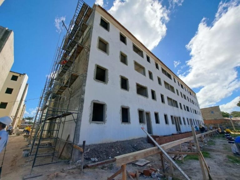 Governo cria grupo de trabalho que acelera contratação de 10 mil moradias no Estado