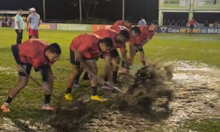 Gramado alagado devido às chuvas atrasa jogo do Real Noroeste pela Copa do Brasil