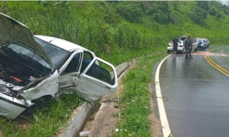 Homem morre em acidente com três carros em rodovia no ES