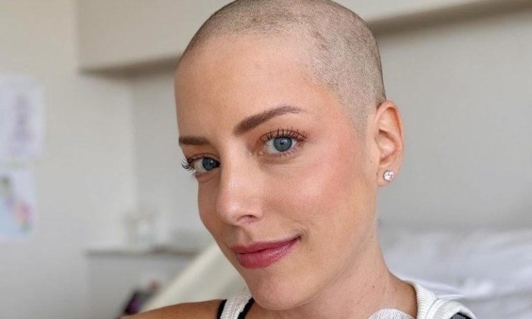 Internada por leucemia, filha de Roberto Justus raspa o cabelo: ‘Chegou o dia’