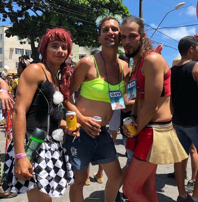 Irreverência toma conta do desfile das Virgens do Bairro Novo, em Olinda