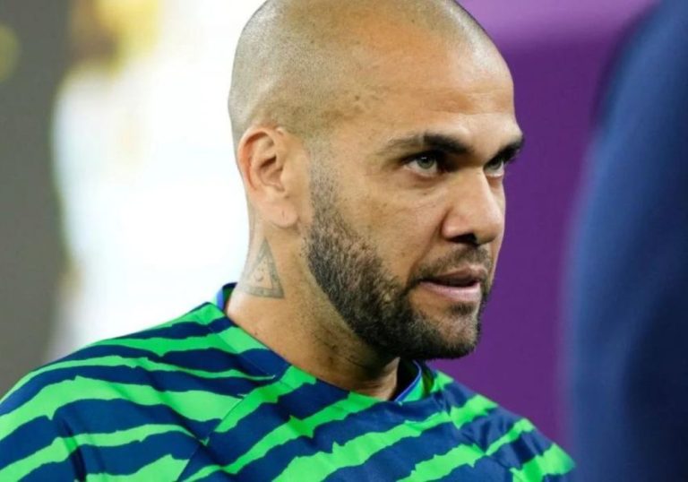 Julgamento de Daniel Alves na Espanha começa com pedido de suspensão pela defesa