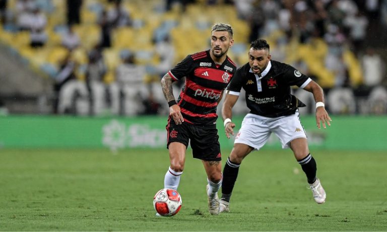 Léo Jardim pega pênalti de Gabigol e Vasco x Flamengo termina sem gols no Maracanã