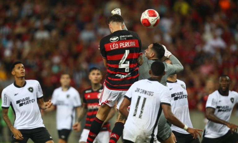 Léo Pereira marca nos acréscimos e Flamengo vence o Botafogo pelo Carioca