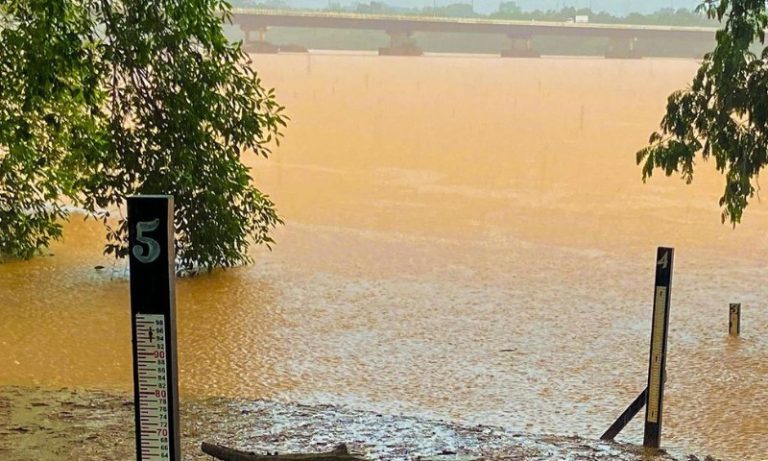 Linhares registra mais de 100 milímetros de chuva e nível do Rio Doce sobe