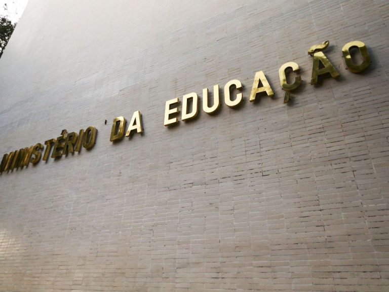 MEC divulga calendário de pagamento da bolsa para alunos do ensino médio