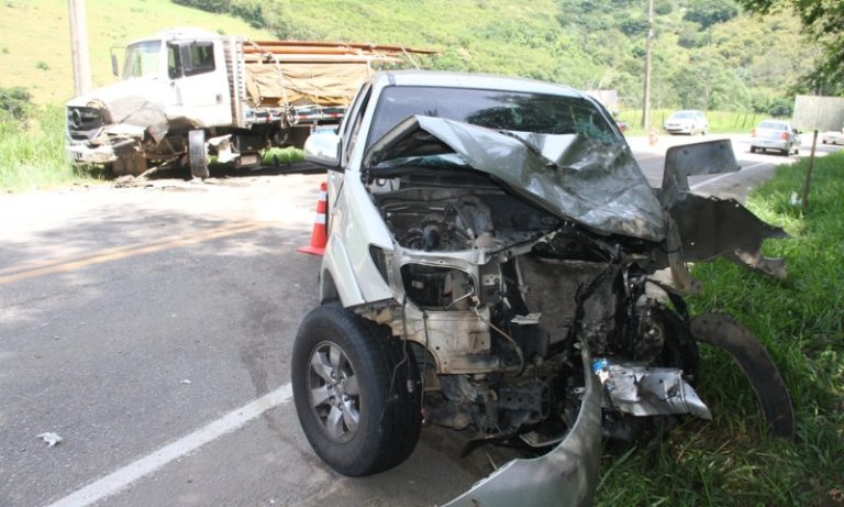 Mãe e filho sofrem acidente ao retornarem de velório no Sul do ES