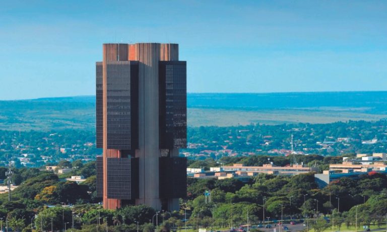 Mais de 11 mil vagas em concursos com salário de até R$ 20.924