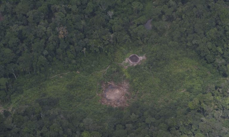Mortes em reserva Yanomami sobem um ano após Lula decretar emergência