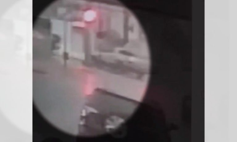 Motorista de caminhonete avança sinal e atropela casal de advogados em Vila Velha