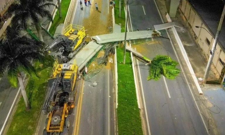 Motorista de carreta que derrubou passarela perde 12 pontos e leva multa de R$ 488