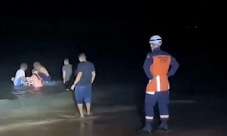 Mulher é resgatada após se afogar na Praia da Costa
