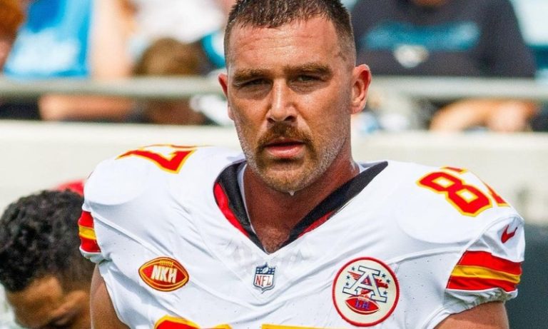 Namorado de Taylor Swift, Travis Kelce fica furioso no Super Bowl e agarra técnico