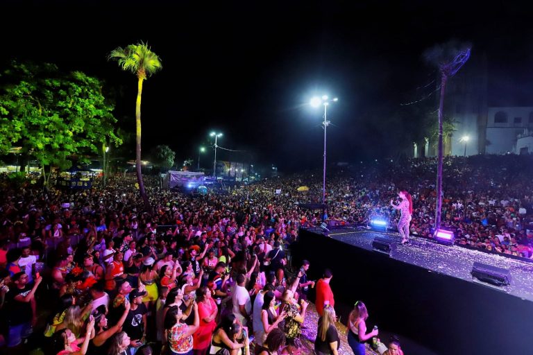 Noite do Brega leva amor e sofrência para segundo dia do Carnaval de Olinda