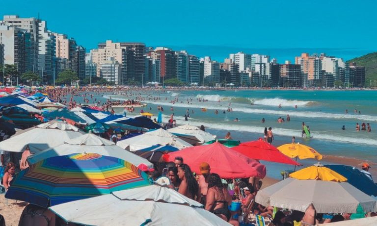 Obra na Praia do Morro vai aumentar faixa de areia em 40 metros