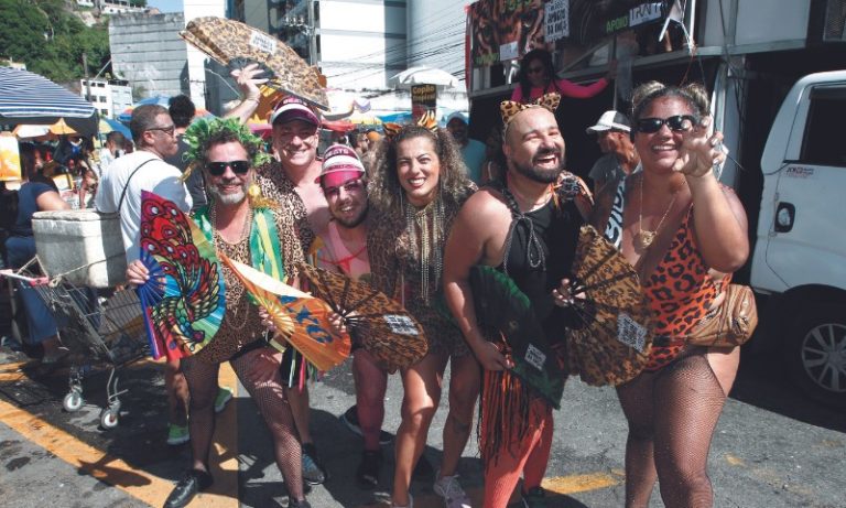 Onças à solta na avenida! Bloco Amigos da Onça anima o Centro de Vitória