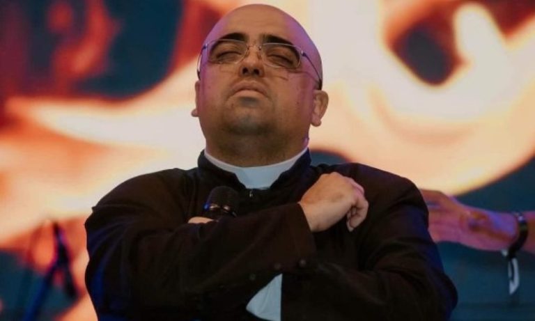 Padre alvo da PF nega elo em plano golpista e faz vaquinha para comprar celular