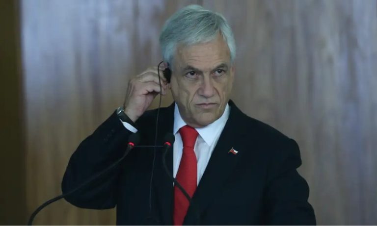 Piñera não teria conseguido tirar cinto de segurança ao cair na água, diz imprensa