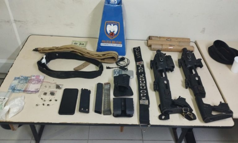 Polícia apreende kits para transformar pistolas em armas longas em morro de Vitória