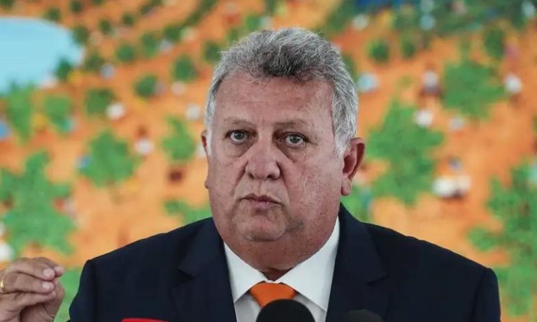 Poupança encolhe e pode pressionar crédito imobiliário em 2025, diz Carlos Vieira
