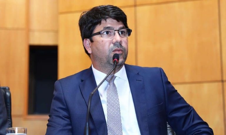 Presidente da Ales inscreve Davi Diniz para vaga no TCE com o apoio de 25 deputados