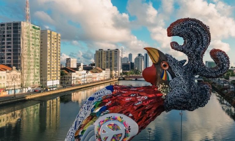 Revelação: ancestralidade e futuro se unem na apoteose do Galo Gigante da Paz