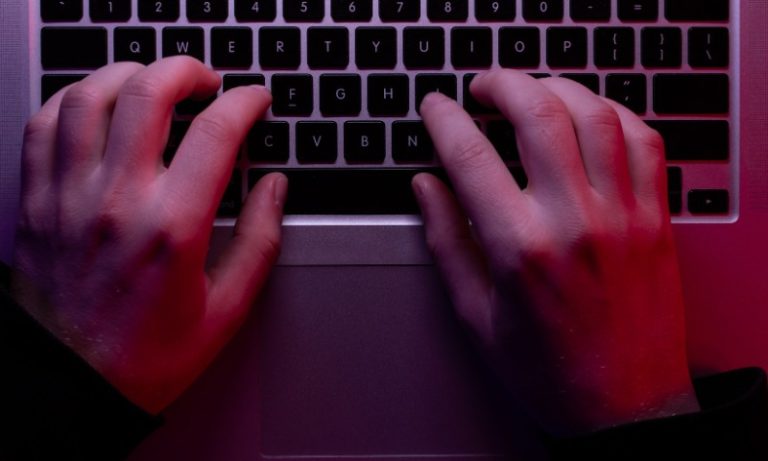 Rivais dos EUA estão usando inteligência artificial para criar ataques, diz empresa