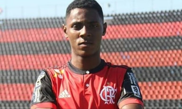 Sobrevivente do Ninho se aposentou dos gramados e hoje é funcionário do Flamengo
