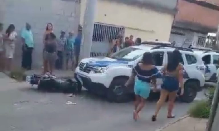 Suspeito é detido após bater em viatura da PM durante fuga