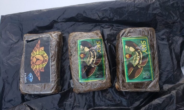 Suspeitos são presos e drogas com embalagens personalizadas são apreendidas no ES