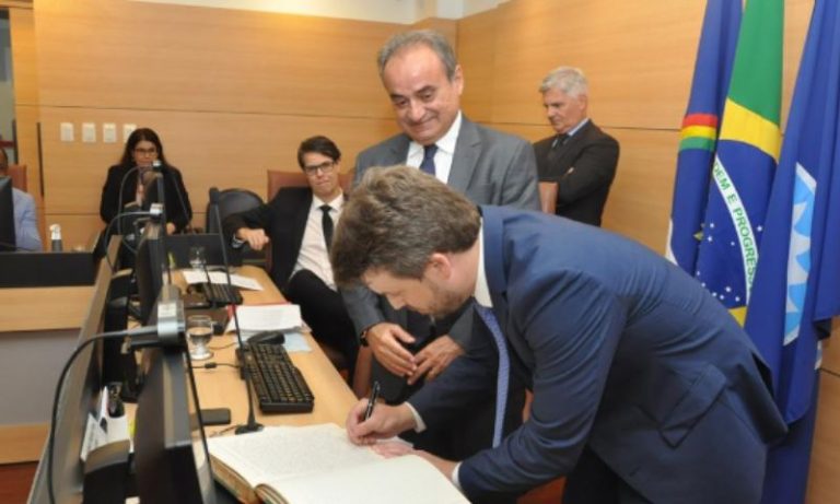 TCE-PE emite decisão sobre volta de servidores estaduais que trabalham na PCR