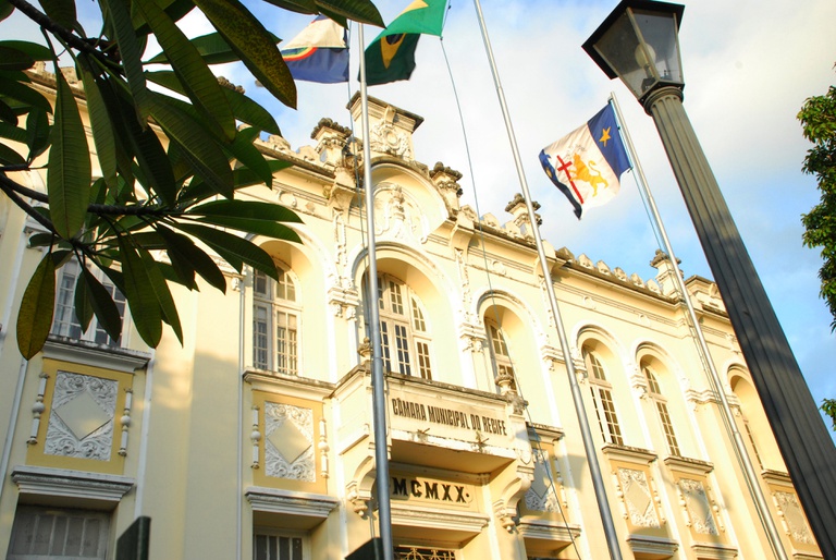 TCE aponta que Câmara Municipal do Recife tem cargos comissionados em excesso