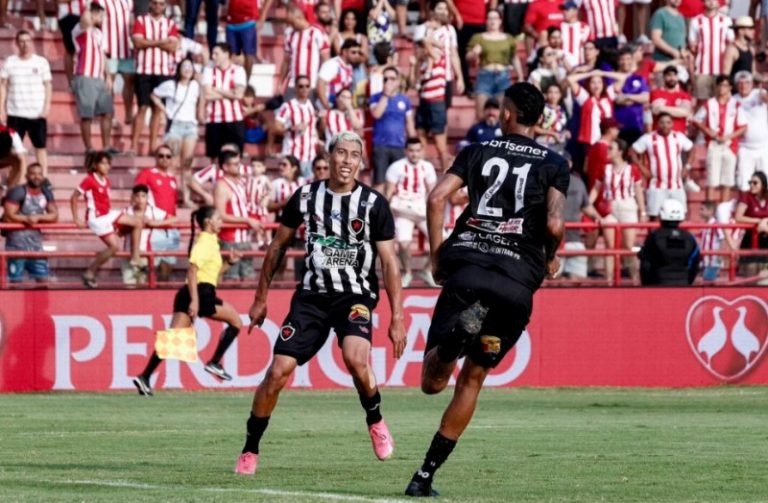 Timbu tropeça e frustra torcida, nos Aflitos, na estreia do Nordestão
