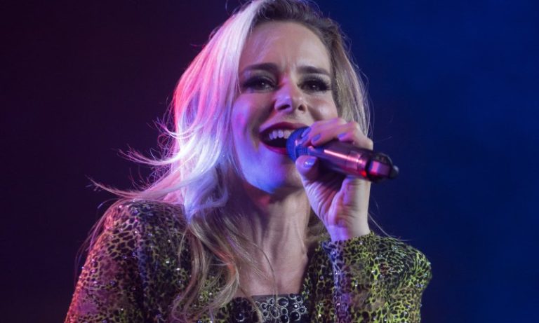 Trio elétrico e muito axé na folia de Norte a Sul do ES neste sábado