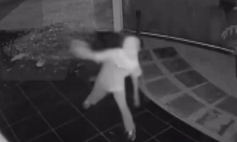 VÍDEO | Homem invade restaurante e furta cerveja em Colatina