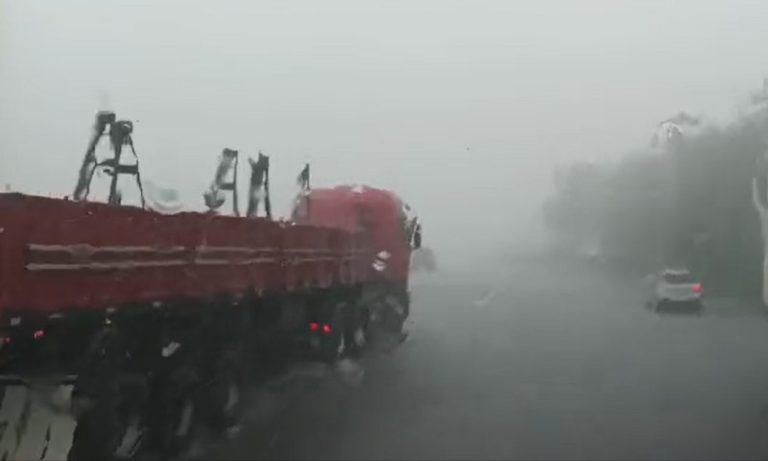 VÍDEOS | Temporal alaga ruas em Cachoeiro de Itapemirim