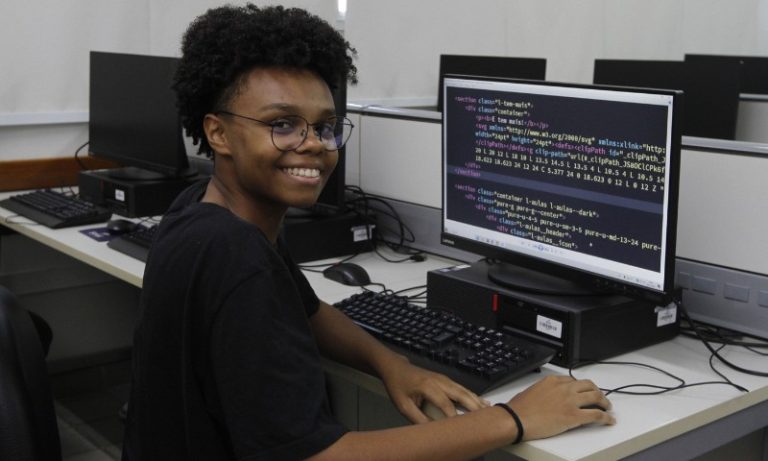 Vagas de graça em curso só para meninas