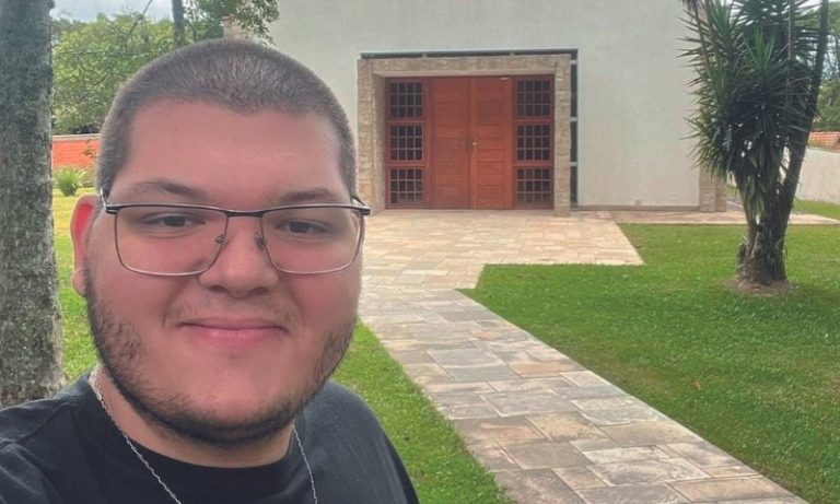 Vereador de Cachoeiro de Itapemirim desiste de cargo para ser padre