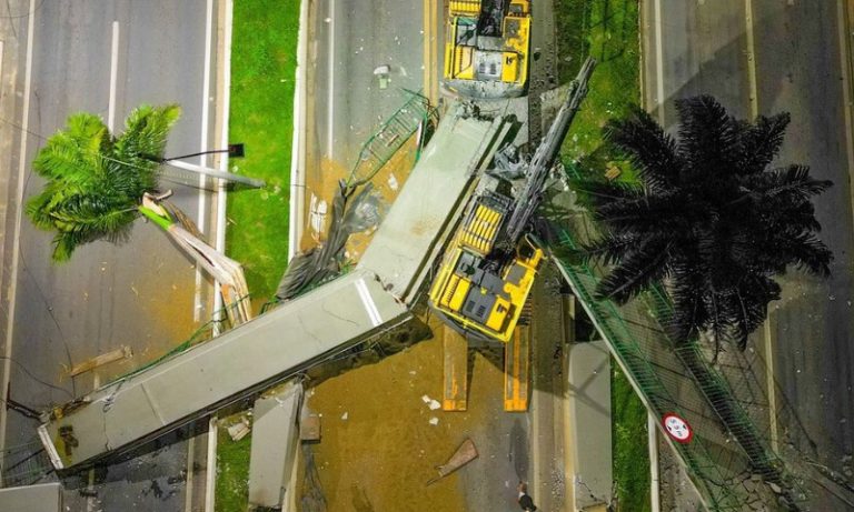 Vídeo mostra momento em que carreta derruba passarela na BR-101 em Linhares
