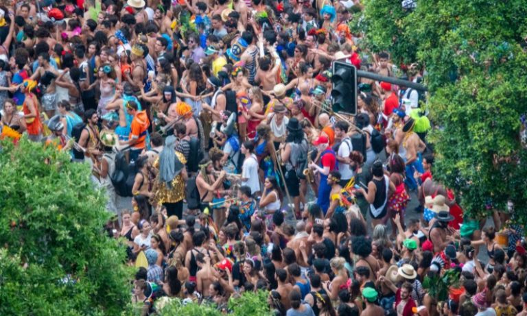 Violência faz prefeitura de cidade de SP suspender Carnaval
